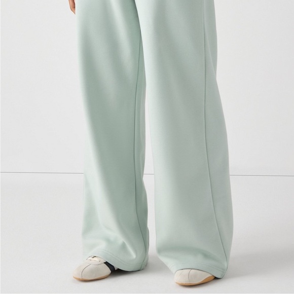 NWT Fabletics Cozy Fleece Wide Leg Sweatpant - Picture 4 of 10